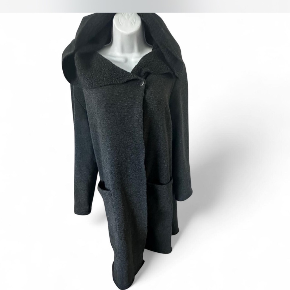 Amisu Charcoal Hooded Cape‎
